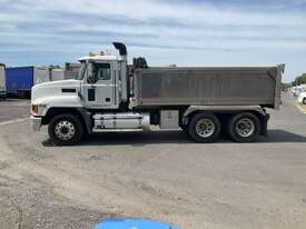 2007 Mack CH Tipper - picture2' - Click to enlarge