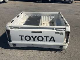 Toyota Hilux Well Body Including Contents - picture2' - Click to enlarge