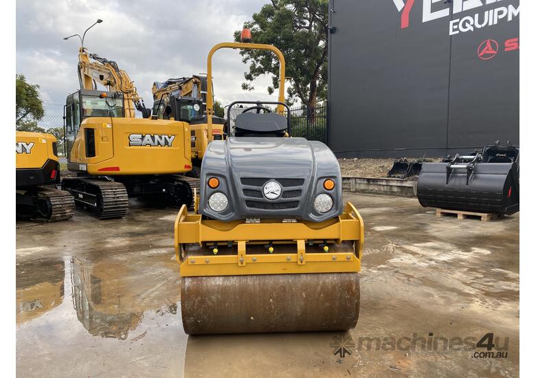 caption Sany STR30C-8 Tandem Roller | High Efficiency