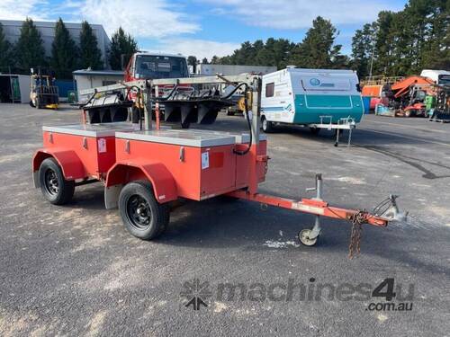 2010 The Trailer Factory HD Solar Powered Traffic Light Trailer