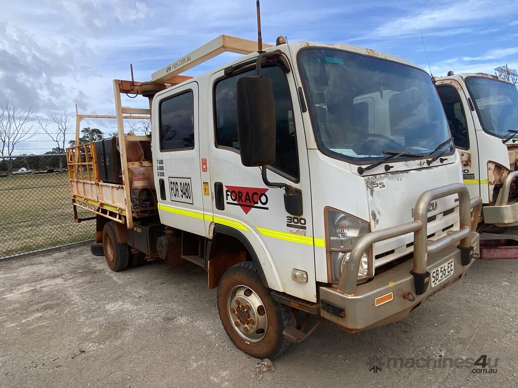 Buy Used 2010 Isuzu 2010 Isuzu NPS 300 Crew 4x4 Tray Truck Trucks in ...