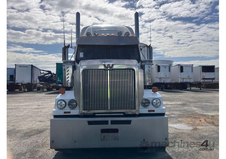 caption 2016 Western Star 4864FXB Prime Mover