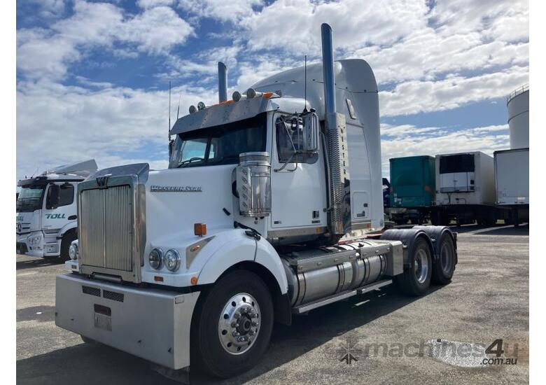 caption 2016 Western Star 4864FXB Prime Mover