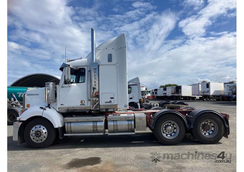 caption 2016 Western Star 4864FXB Prime Mover