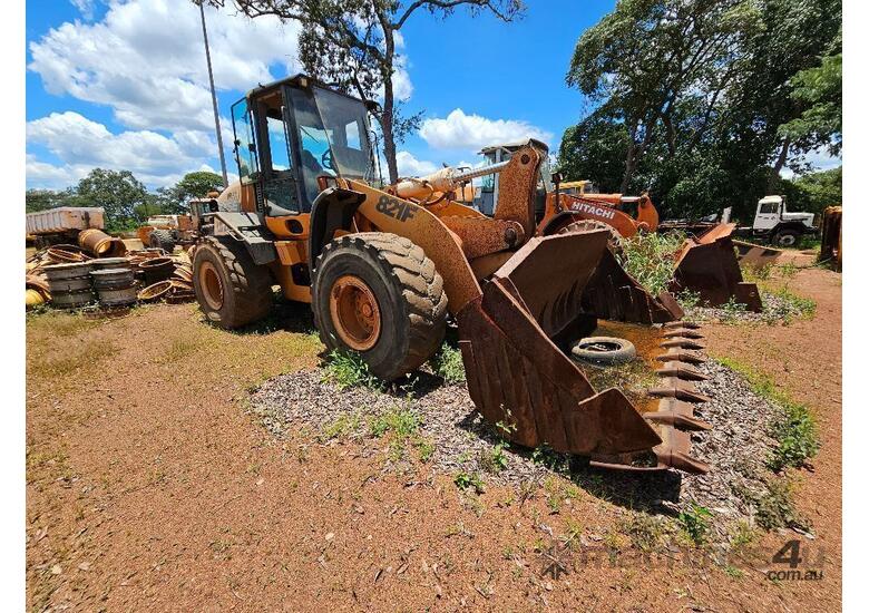 caption 2013 CASE 821F Wheeled Loader