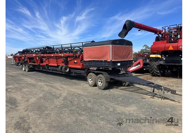 caption CASE IH 3152 45FT Draper Front + Midwest Comb Trailer