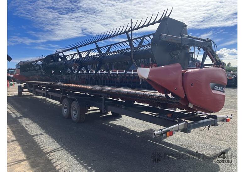 caption CASE IH 3152 45FT Draper Front + Midwest Comb Trailer