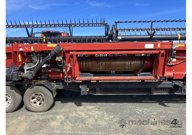 caption CASE IH 3152 45FT Draper Front + Midwest Comb Trailer