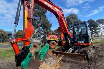 2018 KUBOTA KX080 Excavator with buckets