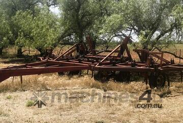 Case IH   30' CHISEL PLOUGH