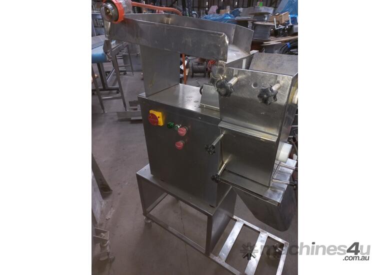 caption Fendo FS-19 Slicer machine