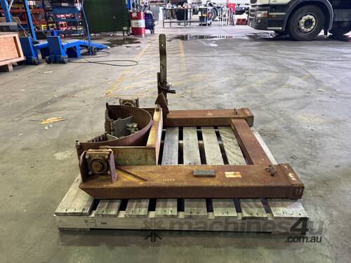 caption 44 Gallon Drum Lifting Attachment