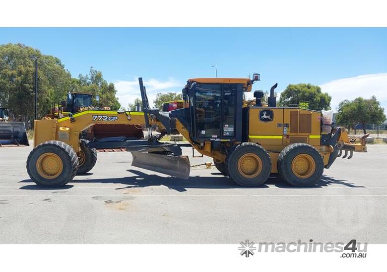 caption John Deere 772GP