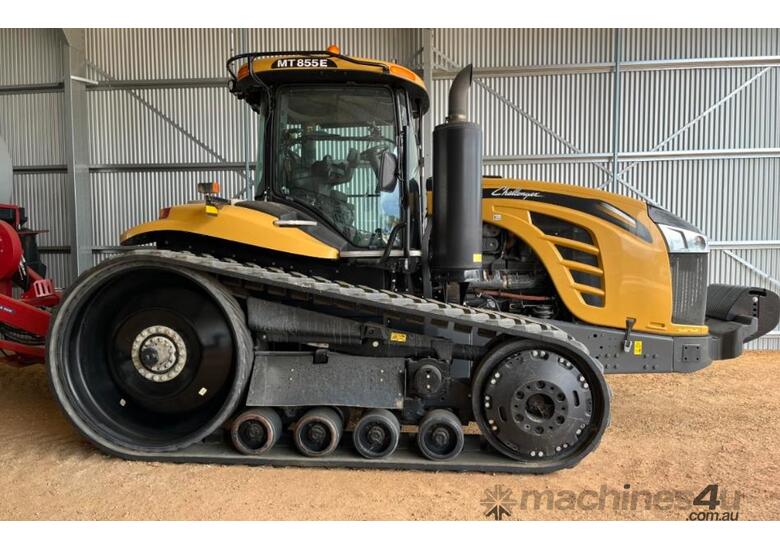 caption Track Tractor CAT Challenger MT855E