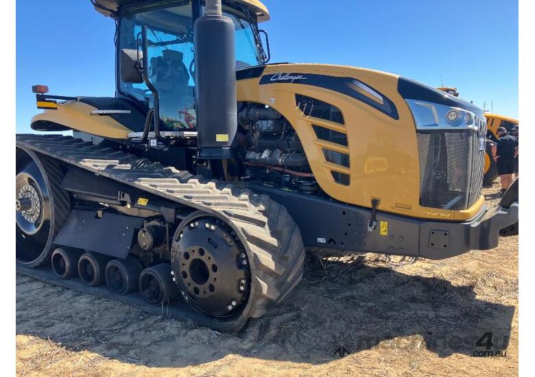 caption Track Tractor CAT Challenger MT855E