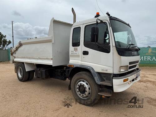 caption 2004 ISUZU FVR 900 TIPPER TRUCK