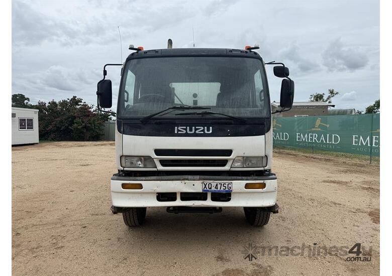 caption 2004 ISUZU FVR 900 TIPPER TRUCK