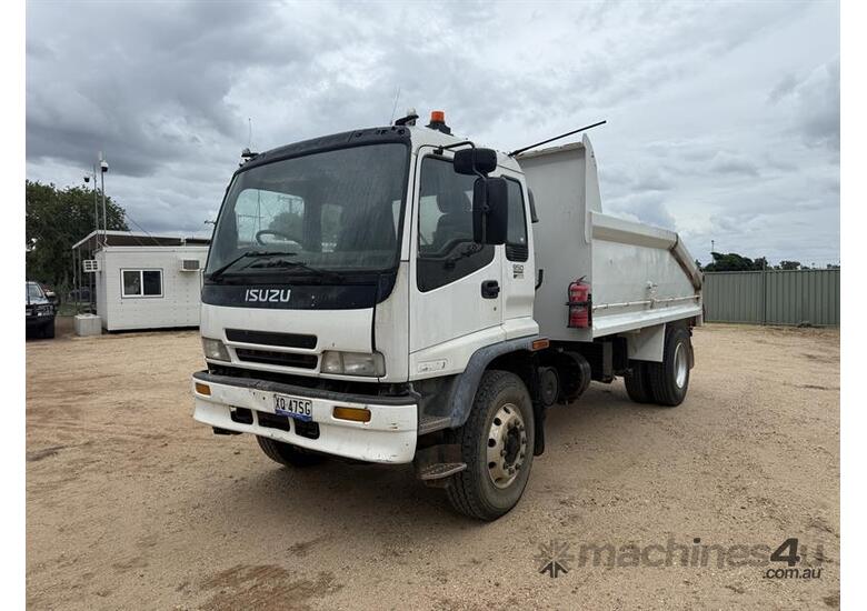 caption 2004 ISUZU FVR 900 TIPPER TRUCK