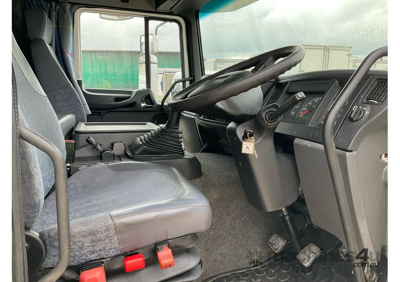 caption 2002 Volvo FL 250 Tilt Tray
