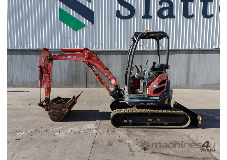 caption Kubota U25-3 Rubber Tracked Excavator ( NO KEYS )