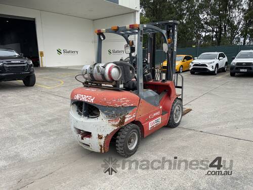 caption Enforcer FGL35T-MWAB LPG Forklift