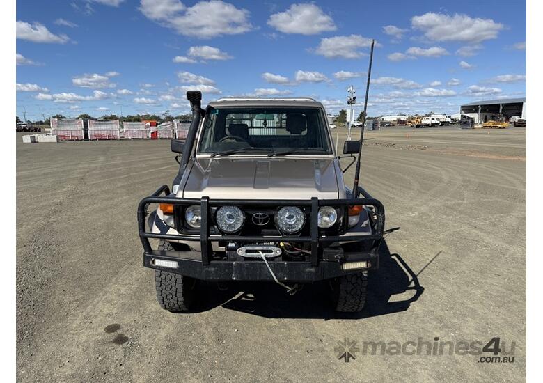 caption 2002 TOYOTA LANDCRUISER UTE