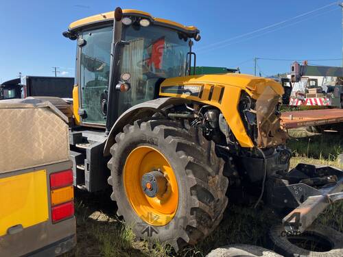 caption 2018 JCB Fastrac 4220 Tractor