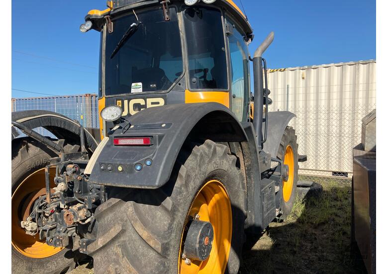 caption 2018 JCB Fastrac 4220 Tractor