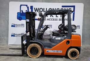 Wollongong Forklift: Toyota 2.5T LPG, 3-stage container mast, 4.3m lift!