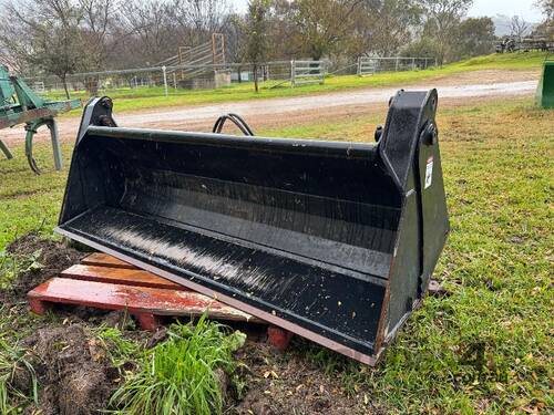 caption Challenge 4 in 1 Bucket