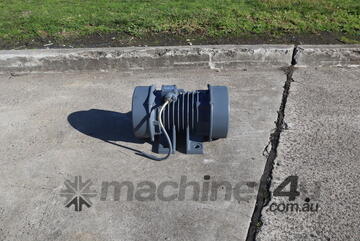 Vibratory Motor 17kN Force - 0.85kW - Uras KEE-17-4