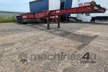 2001 P&G body Builders Tri Axle trailer