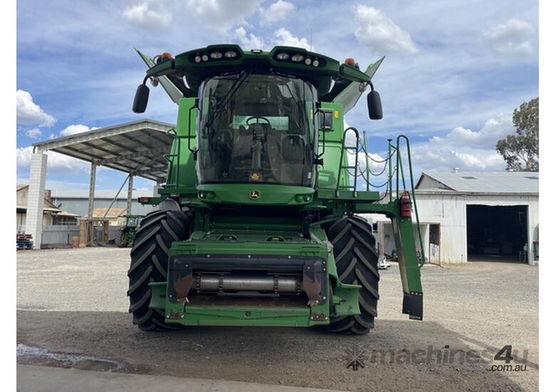 2017 John Deere S680 Combines