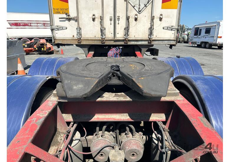 2004 Lucar Standard Tri Axle Refrigerated Pantech A Trailer