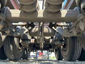 2004 Lucar Standard Tri Axle Refrigerated Pantech A Trailer - picture1' - Click to enlarge