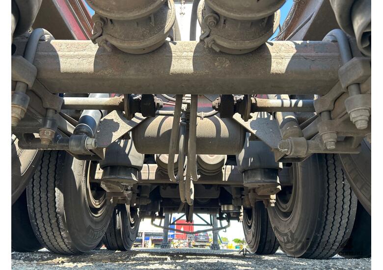 2004 Lucar Standard Tri Axle Refrigerated Pantech A Trailer