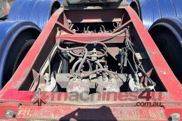 2004 Lucar Standard Tri Axle Refrigerated Pantech A Trailer