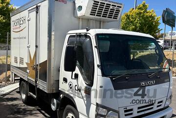 Isuzu 2007   Npr 200