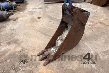 Oz 300 mm GP Bucket to fit Sany 8T Excavator