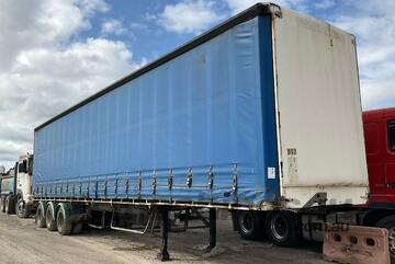 1999 Freighter ST3 Tri Axle Flat Top Curtainside Trailer