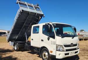 Hino 917 300 Series Crew 4x2 Dualcab 3 Way Tipper Truck. Ex QLD Govt.