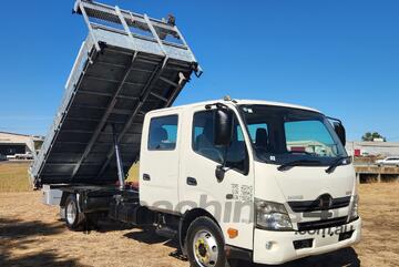 Hino 917 300 Series Crew 4x2 Dualcab 3 Way Tipper Truck. Ex QLD Govt.