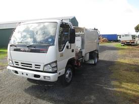 2007 Isuzu NPR400 Garbage Compactor - picture1' - Click to enlarge