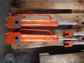 PAIR OF HYDRAULIC RAMS/ 220mm  STROKE - picture0' - Click to enlarge
