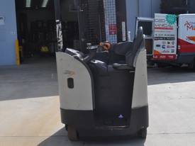 CROWN RR Reach Truck  - picture2' - Click to enlarge