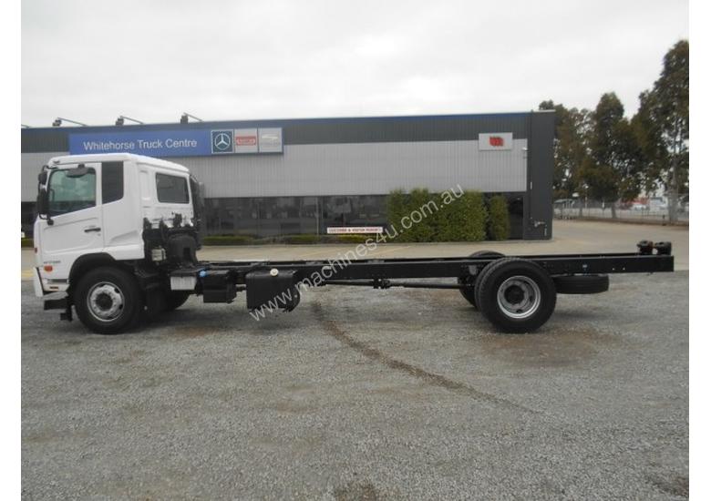 caption UD PK17 280 Cab chassis Truck