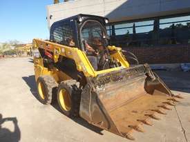 USED 2015 CAT 226D SKID STEER WITH LOW 700 HOURS - picture0' - Click to enlarge