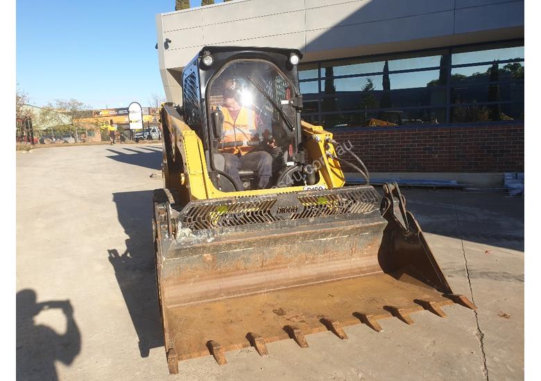 caption USED 2015 CAT 226D SKID STEER WITH LOW 700 HOURS