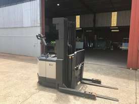 Crown Forklift / Walkie Stacker - picture2' - Click to enlarge