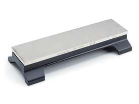 DMT DuoBase™ Bench Stone Base Accessory with MagnaBase™ Adapter - picture0' - Click to enlarge